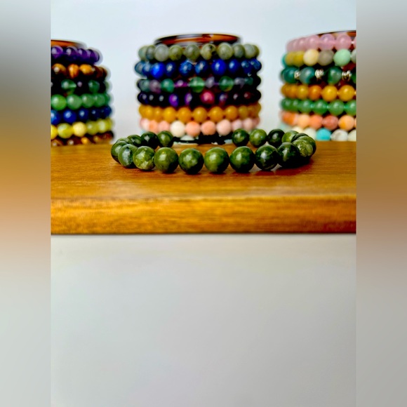Handmade genuine gemstone bracelet. This Green Jade bracelet is adjustable. - Picture 1 of 6